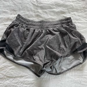 Lululemon Hotty Hot shorts - 2.5”